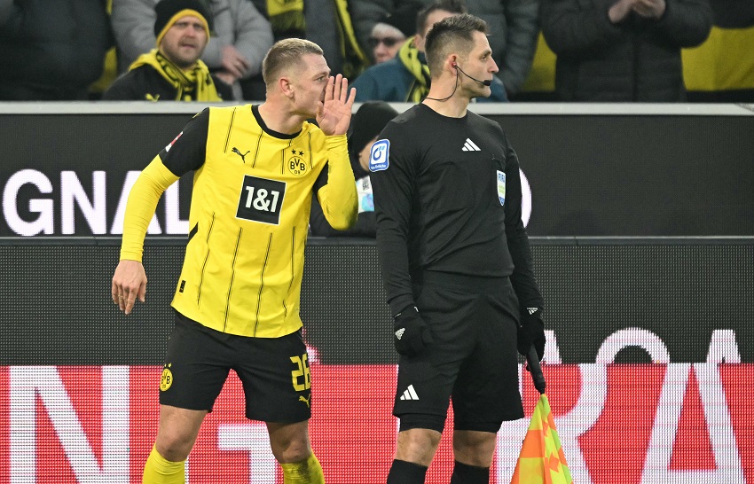 WM 2026: Rote Karte für Hand vor den Mund halten!